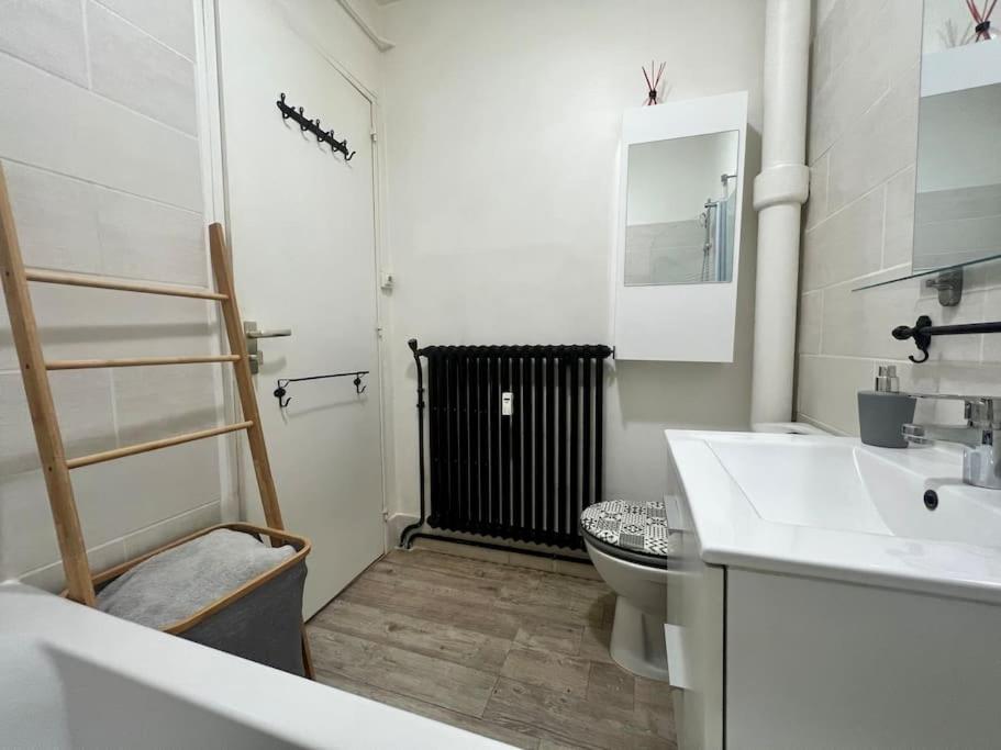 Le P'Tit Anatole - Joli T2 Avec Parking Apartman Poitiers Kültér fotó
