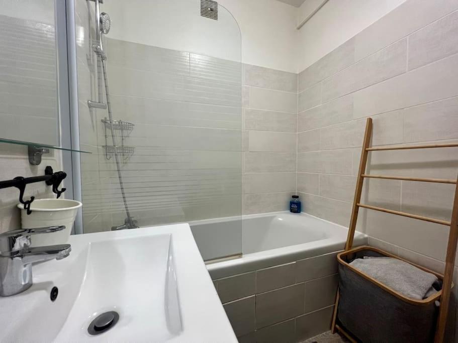 Le P'Tit Anatole - Joli T2 Avec Parking Apartman Poitiers Kültér fotó